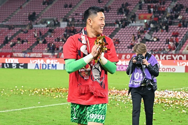 勝たせるGK”の止まらぬ進化！ 早川友基、鹿島優勝のキーマンストーリー