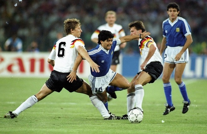 W杯回顧録】第14回大会（1990年）｜神の手はまたしても見逃され…レッド