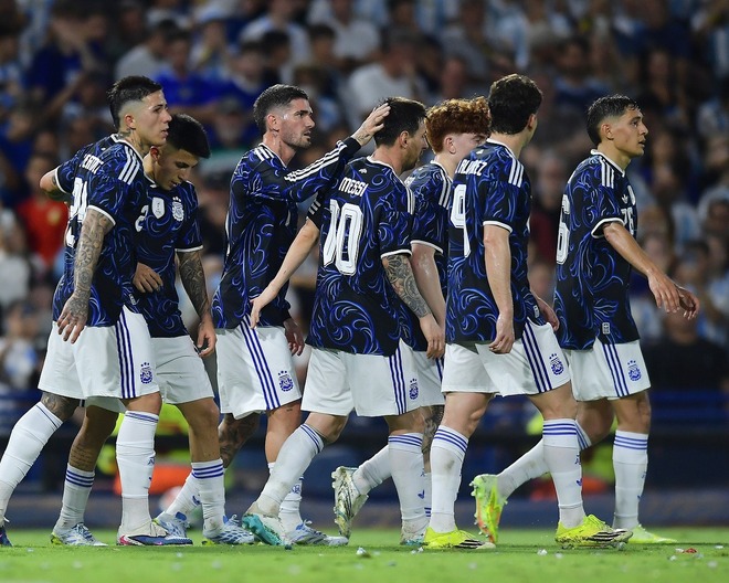 メッシ、アルバレス、オタメンディアルゼンチン代表が北中米W杯