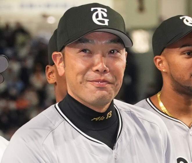 この2人先輩後輩だったのか！」「デカすぎるて」巨人・阿部監督がJ