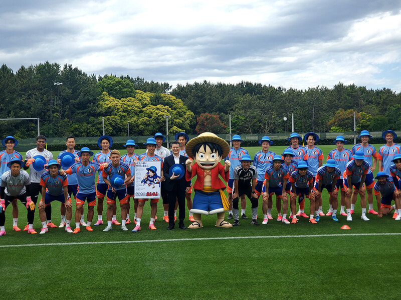 新世界に連れていきます」日本代表が麦わらの一味に！“SAMURAI BLUE