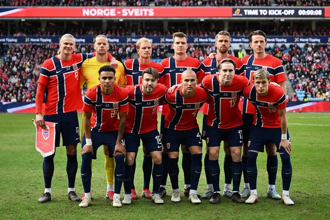m*t様 98 サッカー フランスワールドカップ ノルウェー代表 選手ストック品 粋な取り組みだ！」「最高のチーム写真」“最初のクラブ”にリスペクトを