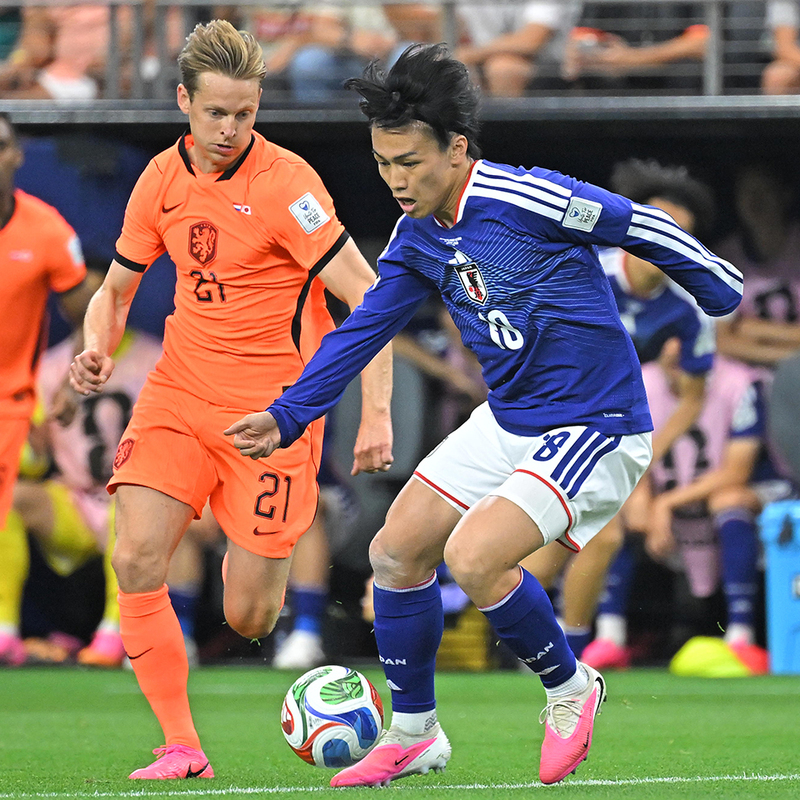日本代表が苦しんだ一因はオランダの“上田潰し”…オランダリーグ得点王はポストプレーヤーとして十分に機能しなかった【W杯】 | サッカーダイジェストWeb