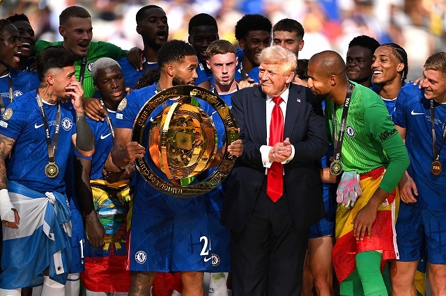 クラブW杯制覇から丸1年、チェルシーが伝説シーンを再公開。トランプ