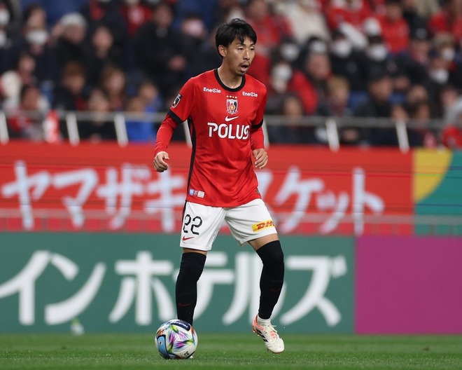 浦和レッズ　柴戸海選手サイン入りサッカースパイク 浦和と契約解除から12日後…柴戸海が東京Ⅴに加入「このような機会を