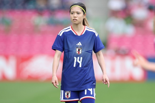 足が長い」「美脚」なでしこ長谷川唯、ショーパン姿のランニング
