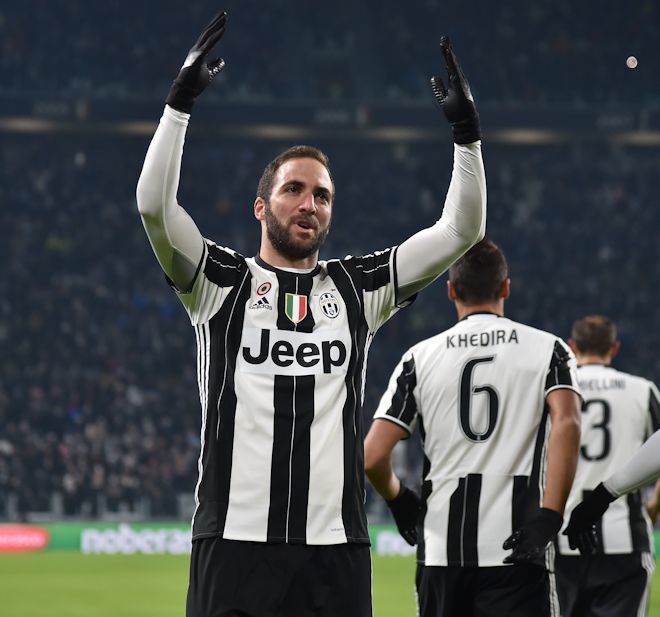 スアレス レバンドフスキ イグアインらはなぜゴールが奪える ストライカー に必要なフィジカルとメンタル サッカーダイジェストweb