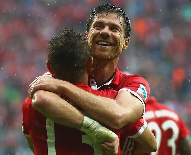 現役引退のシャビ アロンソ ジェラードら盟友たちが労う サッカーダイジェストweb