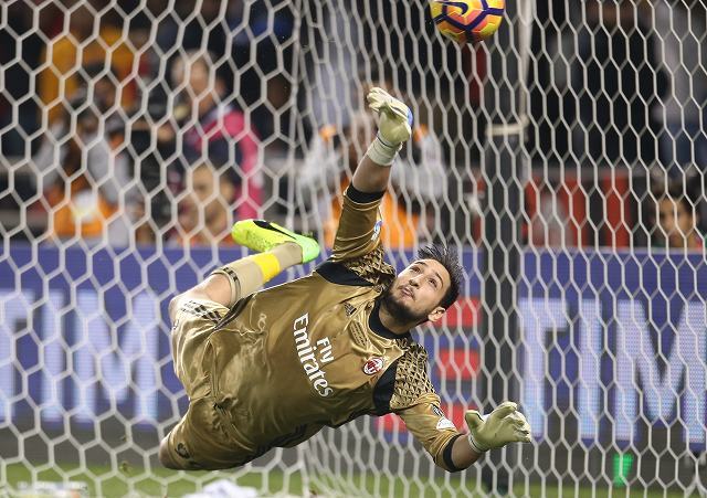 ドンナルンマ直筆サイン入りグローブ ミラン歴代GKたちも批判