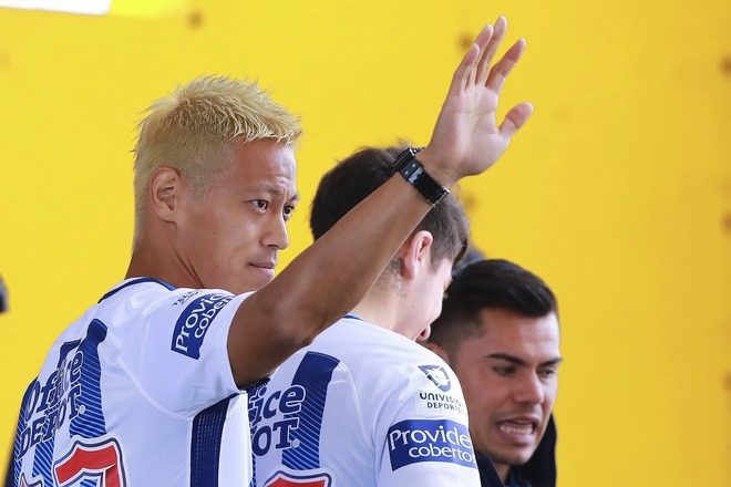 本田圭佑の加入でユニホームは何枚売れた？ パチューカ会長がその数字