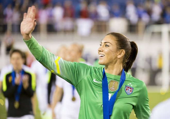 Hope Solo Signed Sports Illustrated 7/20/15 No Label