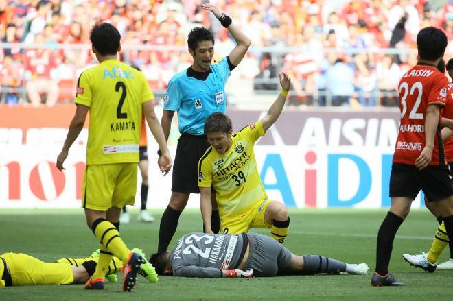 日本代表のGK中村航輔にアクシデント…名古屋FWとの交錯で頭から地面