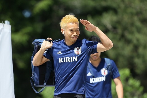 日本代表】まさに衝撃‼ 長友が金髪で“スーパーサイヤ人”に | サッカー