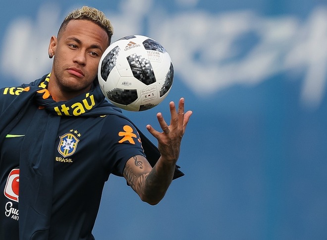 ブラジル代表に緊急事態！練習再合流もネイマールが欠場!?「右足首だ