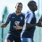 エムバペ W杯期間中にカンテをパリsgに勧誘したことを告白 ネイマールとの関係性についても言及 サッカーダイジェストweb エムバペ W杯期間中にカンテをパリsgに勧誘したことを告白 ネイマールとの関係性についても言及 サッカーダイジェストweb