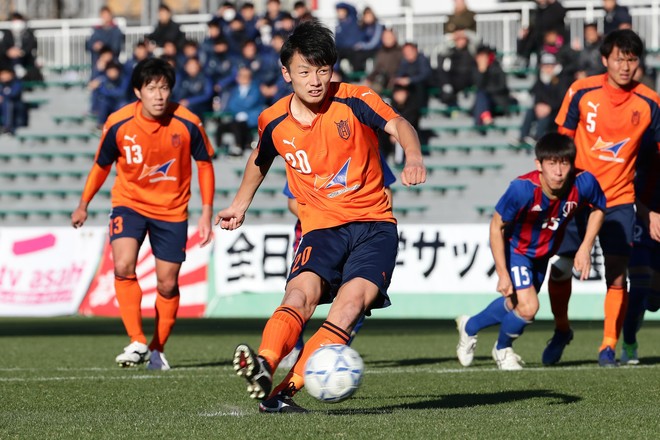 【サッカー日本代表 】上田綺世選手 法政大学時代サイン入りサッカーボール サッカー日本代表・上田綺世はどんな選手？｜海外の反応や