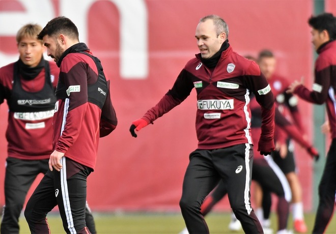 最強の3人！」「やべえなこのスリショ」イニエスタがポドルスキ