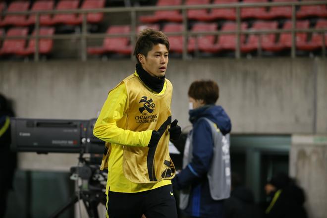鹿島】ACL初戦をベンチで見守った内田篤人は、厳しい連戦に