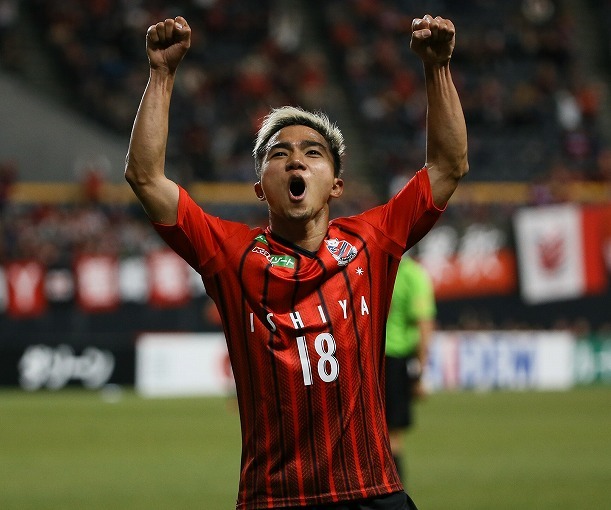 札幌が横浜に3発快勝！ チャナ、今季初弾で“サイコー”ポーズ