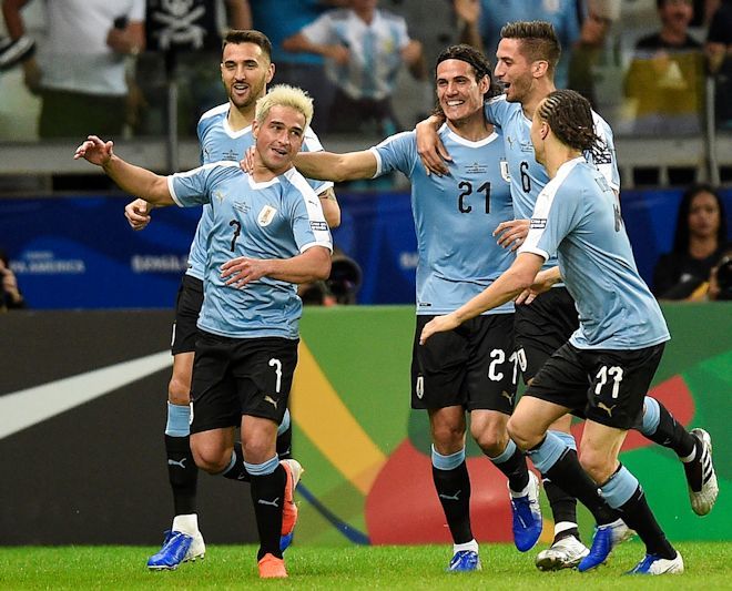 日本と同組のウルグアイがエクアドルに4発快勝！スアレス＆カバーニが