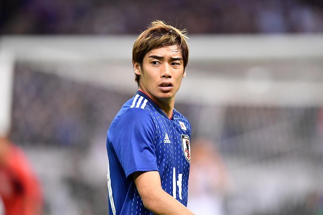 鋼鉄の強さ！」「アシストでハットトリック達成!!」伊東純也をベルギー