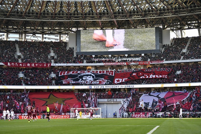 新国立”のこけら落とし天皇杯決勝の観衆は57,597人！一部には無人の