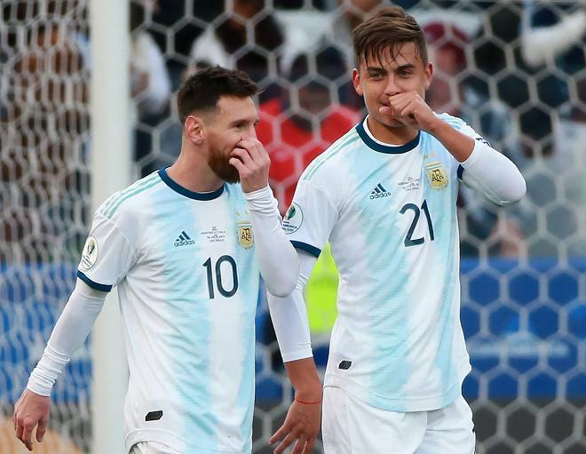 メッシを恐れるな」「C・ロナウドに隠れないように…」ディバラに元W杯