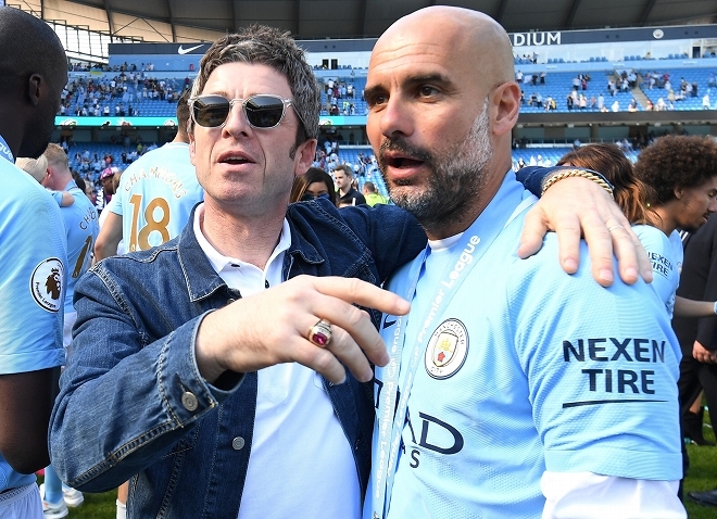 伝説ロッカー”N・ギャラガーがペップとの“ウラ話”を告白。リバプールの