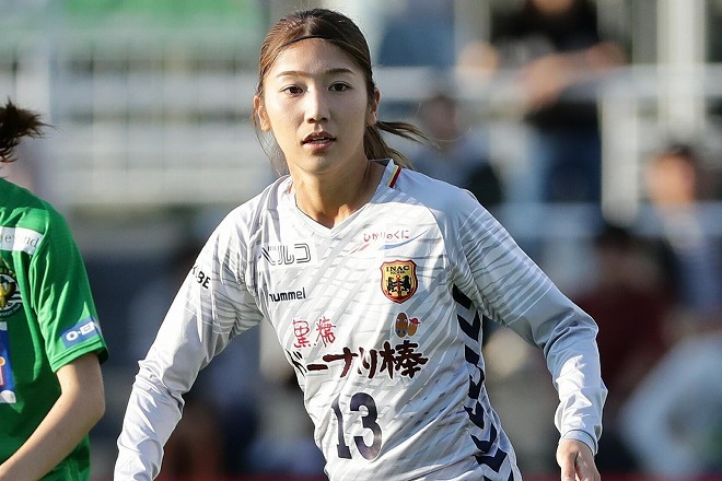 どう見ても美人モデル」なでしこ仲田歩夢が戦友との秘蔵写メを公開