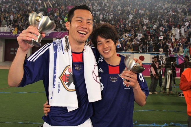 オートグラフカード　内田篤人　吉田麻也 吉田麻也が引退表明の盟友・内田篤人へ熱き“本音”を吐露！「サッカー