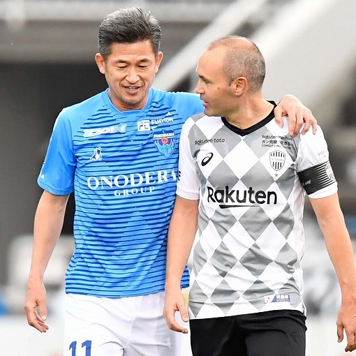 イニエスタ、最年長出場記録を更新のカズとの共演に「53歳でもプレー