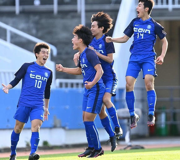 選手権予選 自発的な行動が生んだ一体感 桐蔭学園が粘り強さを発揮して神奈川を制す サッカー スポーツブル スポブル 選手権予選 自発的な行動が生んだ一体感 桐蔭学園が粘り強さを発揮して神奈川を制す サッカー スポーツブル スポブル
