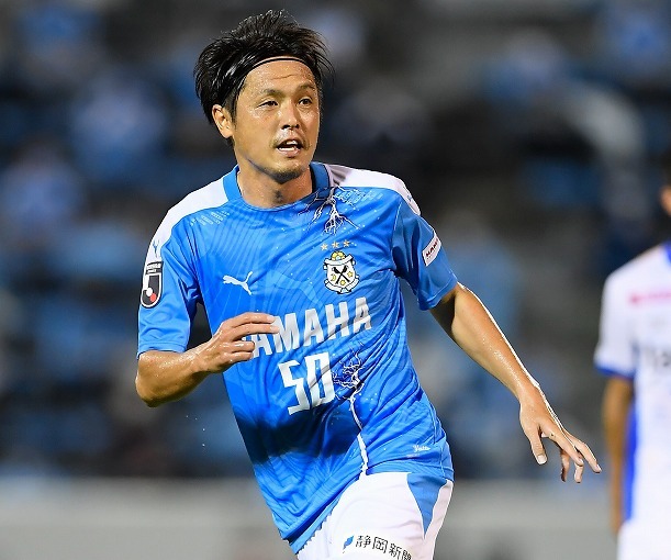 バイタルエリアの仕事人】vol.1 遠藤保仁｜日本を代表する司令塔は攻守