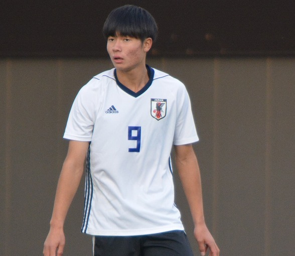 大学生相手に2発！選手権得点王を狙う神村学園1年生FW福田師王がU-16