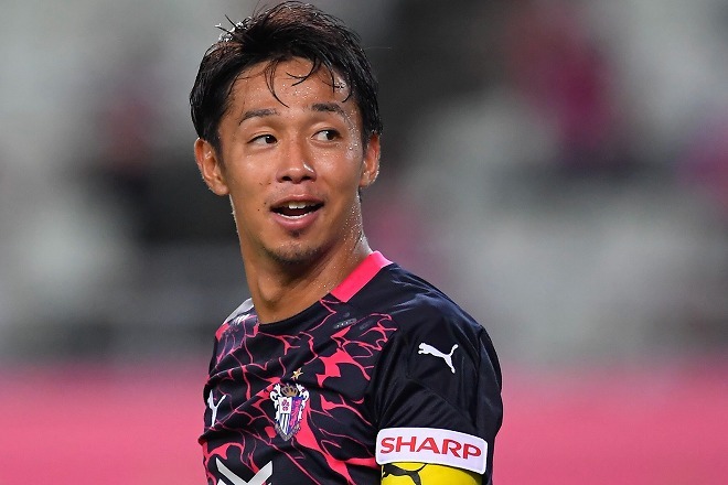 セレッソ大阪　清武選手　会員限定ゴールド背番号！ セレッソ大阪 清武選手 会員限定ゴールド背番号！ - メルカリ