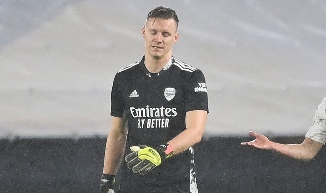 彼は何を考えているんだ アーセナル守護神の 狂気のパンチング にファン衝撃 これまでで最も愚かな サッカーダイジェストweb