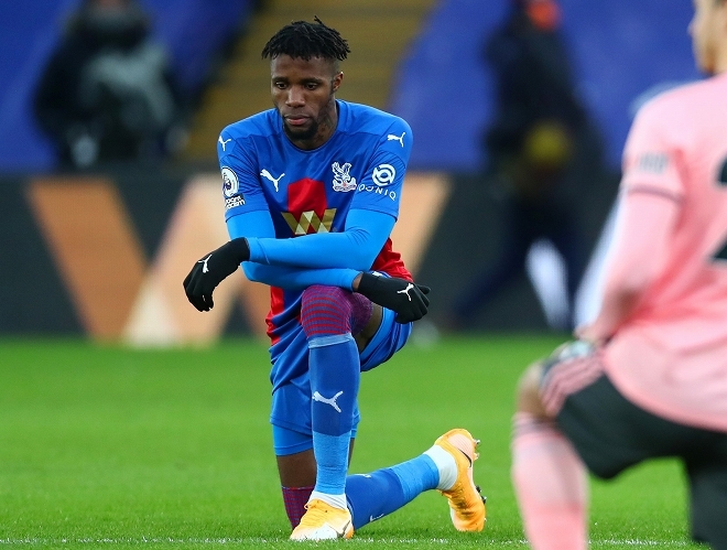 見え透いた行為に意味はない」現役プレミア戦士が“膝つきジェスチャー