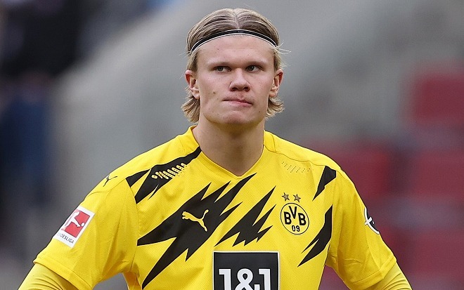 ユニホームを投げ渡し、足早にロッカールームへ。ハーランド“怒りの