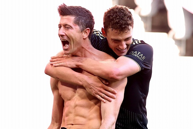 バルセロナの勝利のためのスコアブレース、レヴァンドフスキは
