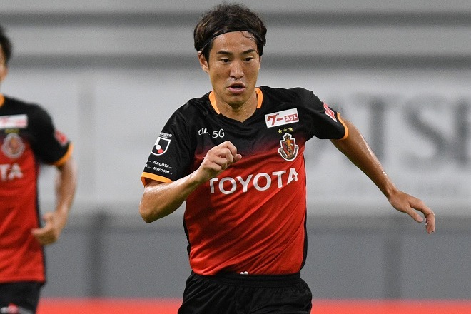 右膝治療中の金崎夢生が、通院時にバイクとの接触事故を起こす。名古屋