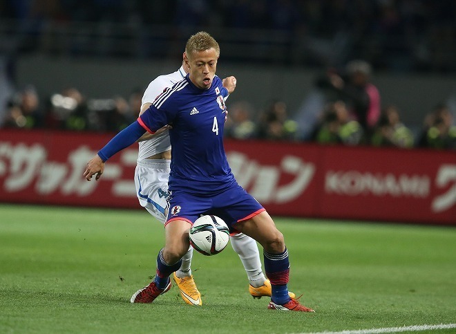 日本中の期待を裏切った悪夢のW杯から1年。本田圭佑に課せられ