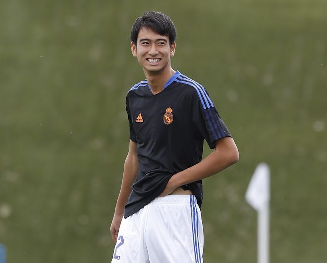このアジアの選手は誰 マドリー中井卓大のトップチーム練習参加に現地騒然 クオリティが高くテクニカルだ サッカーダイジェストweb